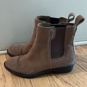 UGG Chelsey Boots